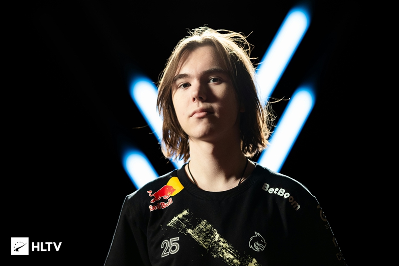 卫星赛拿票技巧：如何用极小代价博取大赛门票？（低成本打卫星：小投入拿下大赛门票）